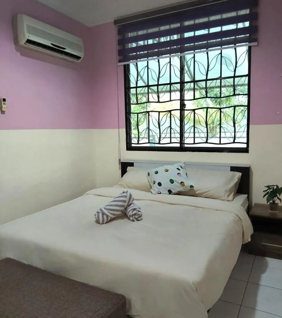 Spacious Bungalow With Large Outdoor In Sabah Penampang 0*,