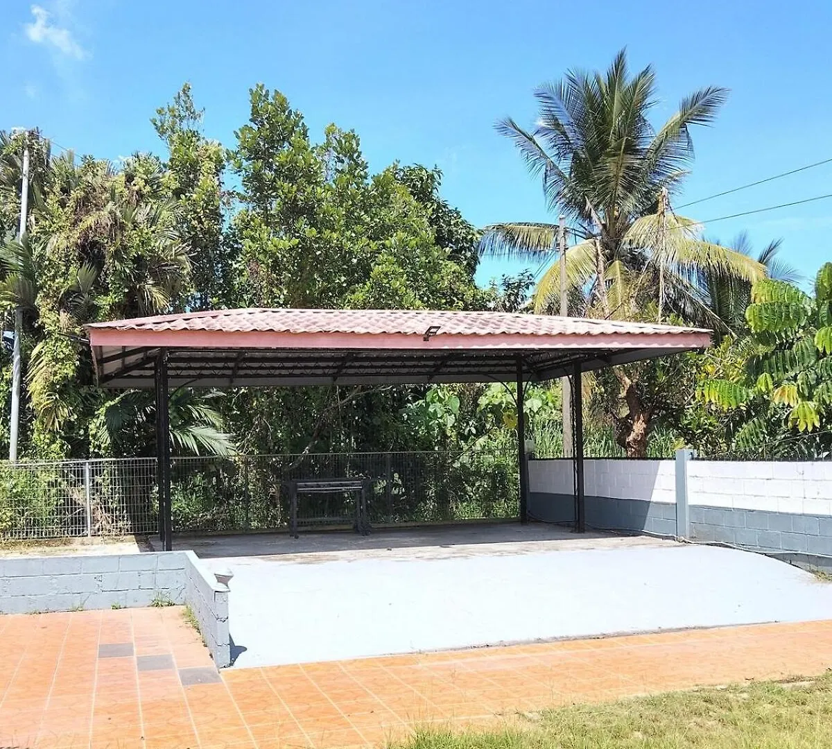 Spacious Bungalow With Large Outdoor In Sabah Penampang 0*,